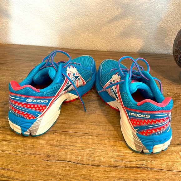 Brooks barely worn limited edition blue & pink that Pops! - Picture 5 of 6